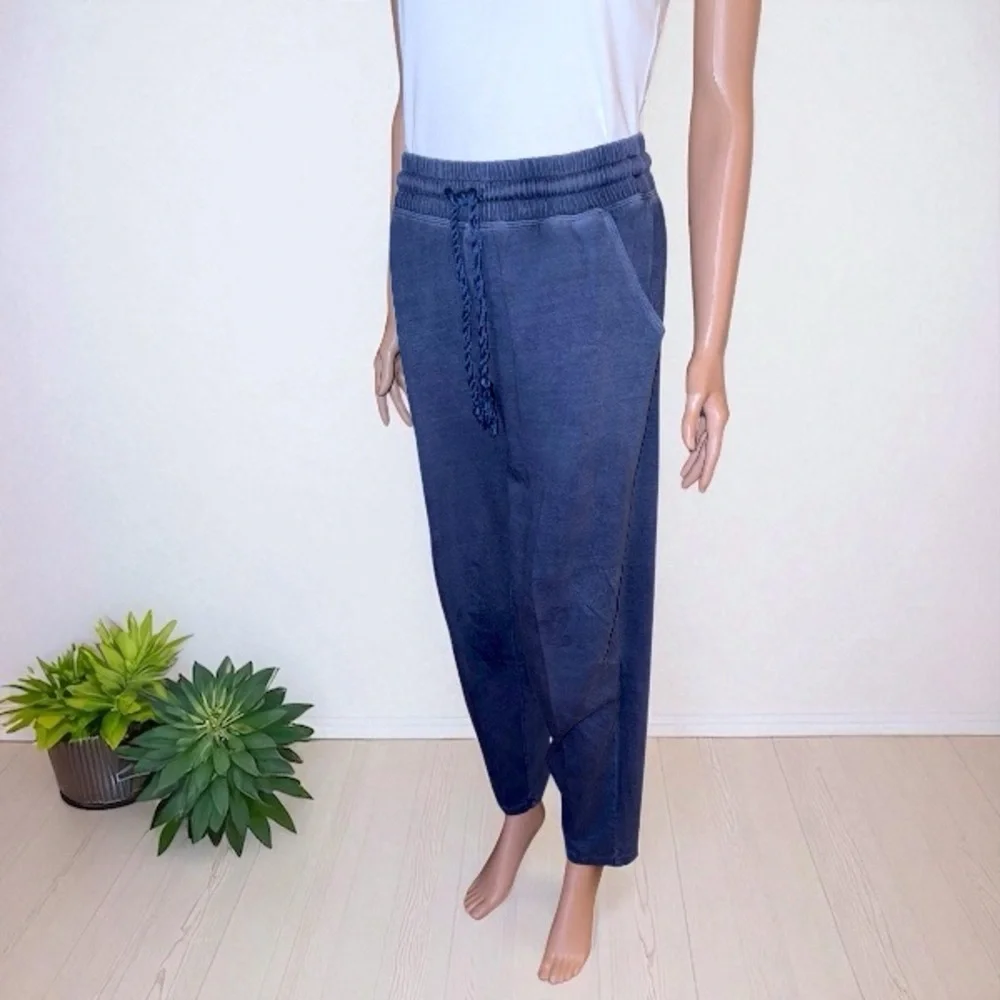 Universal Threads Women's Tapered Ankle Pull-On Joggers - Picture 6 of 16